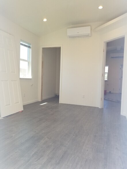 Building Photo - 406 S Laurel St