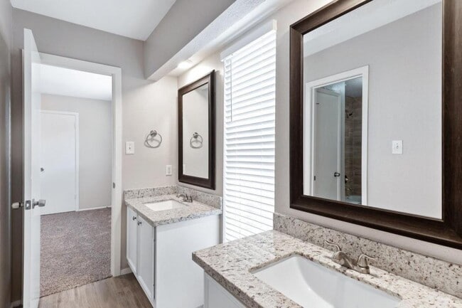 Building Photo - 507 Whippoorwill Dr