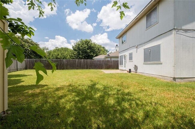 Building Photo - 1709 Royal Ascot Dr