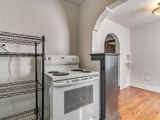 Building Photo - Charming 1 bed | 1 bath in great location