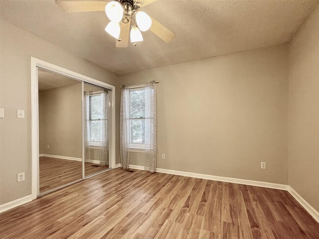 Building Photo - 5 Winchester Rd