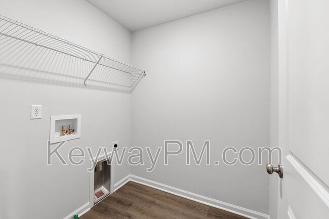 Building Photo - 1301 Newbern Dr