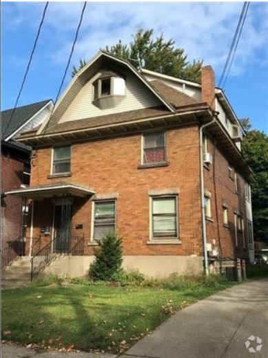 Building Photo - 642 W 10th St