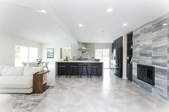 Building Photo - 12311 Boulder View Dr