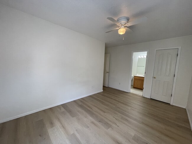 Building Photo - 5323 Red Mesa Ave SW