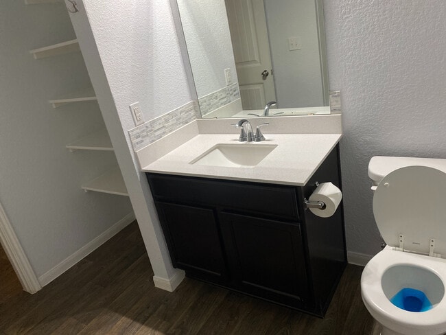 Building Photo - Room in House on Tilmon Ln