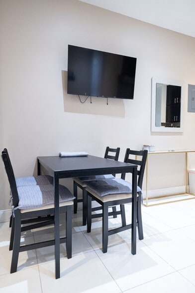 Building Photo - 5 W 101st St