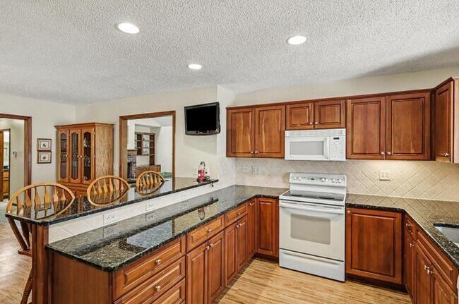 Building Photo - 5649 Woodstock Dr