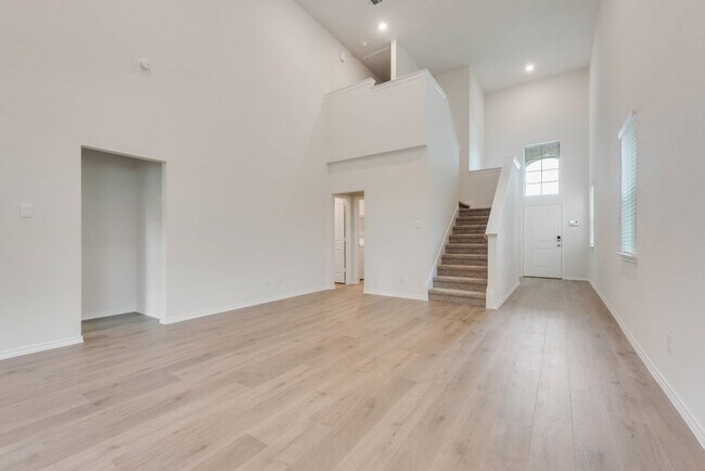 Building Photo - 2014 Crested Jay Dr