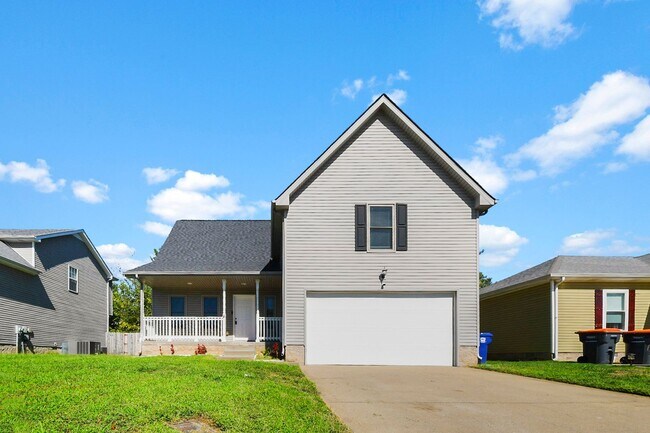 Primary Photo - Pet Friendly Three Bedroom with Bonus!