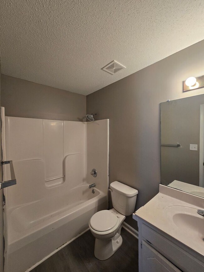 Building Photo - Charming 3-Bedroom Retreat at the End of t...