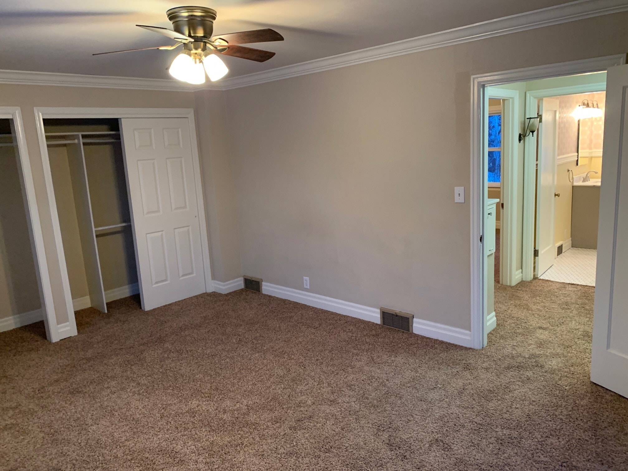 Building Photo - 9 N Garfield Ave