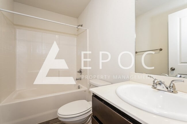 Building Photo - 719 N 13th St