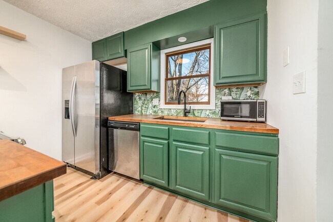 Building Photo - Fully Renovated Reynoldsburg Home