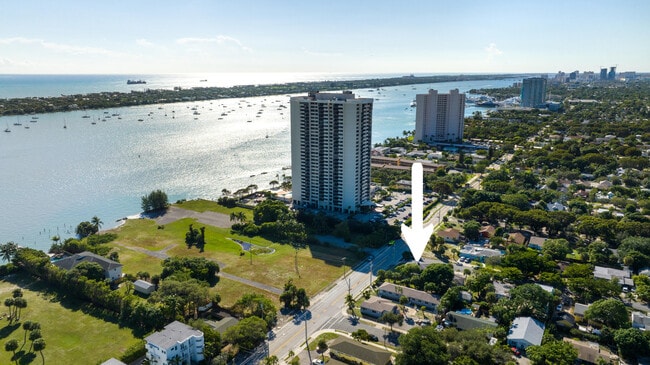 Building Photo - 5701 N Flagler Dr