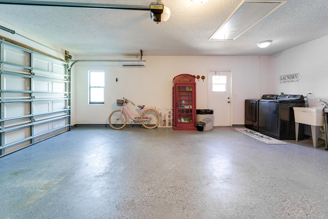 Building Photo - 2822 Palomar St
