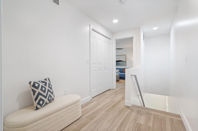 Building Photo - 630 SE 15th St