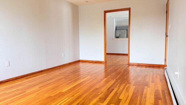 Building Photo - Charming 3BR , 2 BTHRM Duplex in Elizabeth