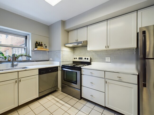 Building Photo - 4980 N Marine Dr