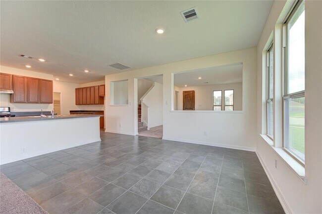 Building Photo - 6120 Whitewing Rd