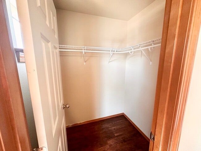 Building Photo - Spacious 3 Bedroom 2 Bathroom Home Now Available