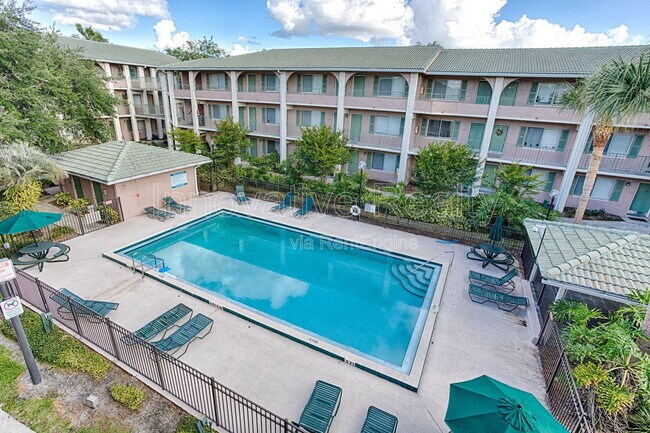 Building Photo - 120 Blue Pointe Way