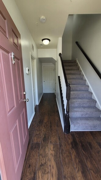 Building Photo - 6109 Hanlon St