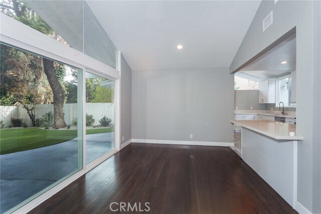 Building Photo - 16231 Moorpark St