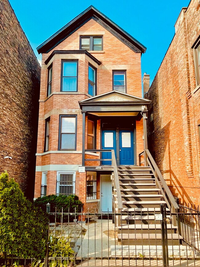 Primary Photo - 2656 N Ashland Ave