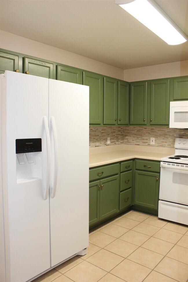 Building Photo - 4434 Gearhart Rd