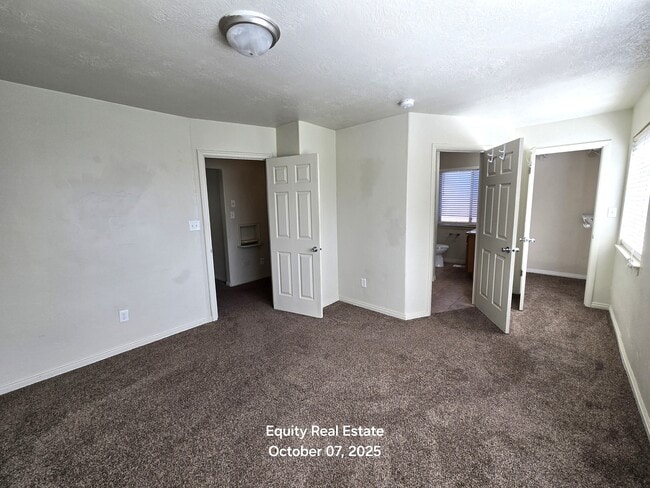 Building Photo - 2576 E Wren Rd
