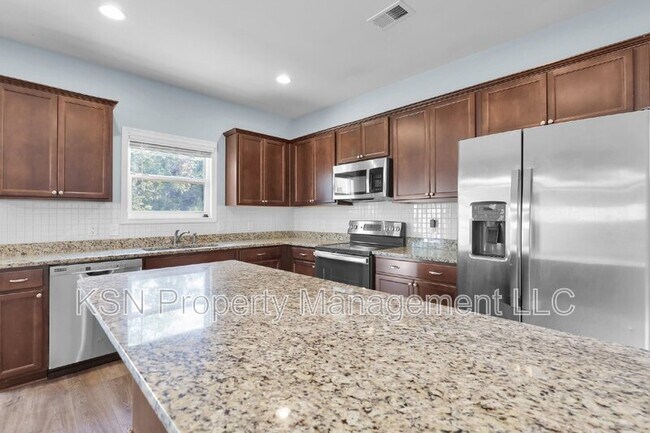 Building Photo - 126 Riverwood Rd
