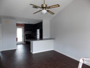 Building Photo - 140 Lanier Dr