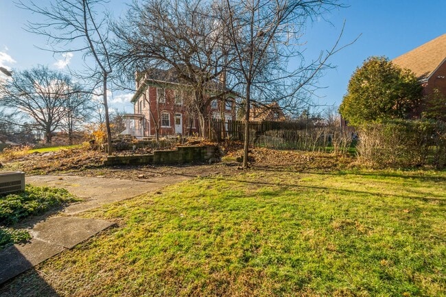 Building Photo - Move in TODAY! Check out this beautifully RENOVATED 3 bedroom in CHURCHILL!