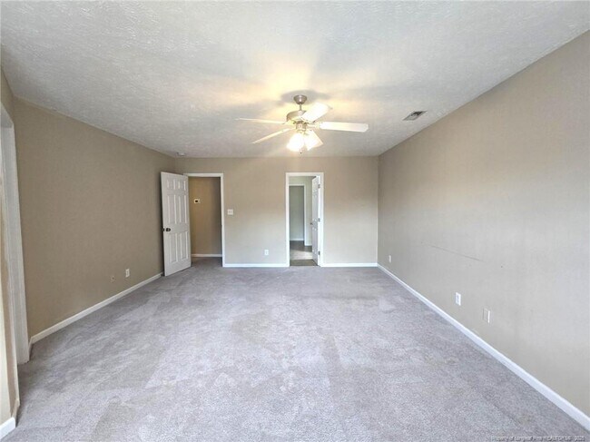 Building Photo - 410 Roundtree Dr