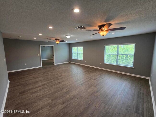 Building Photo - 180 Thornloe Dr