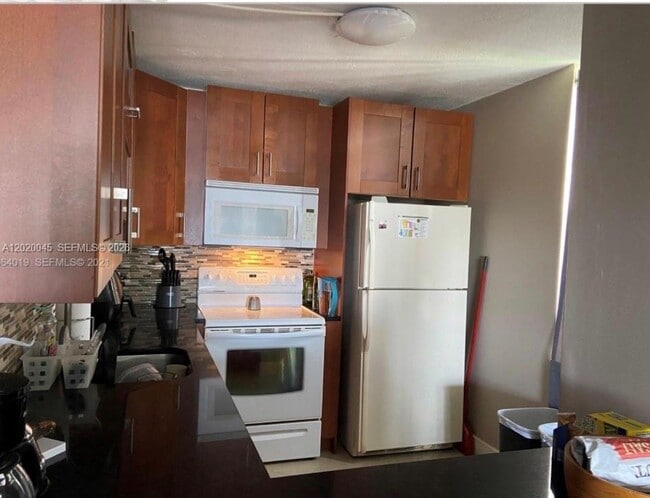 Building Photo - 9480 Tangerine Pl
