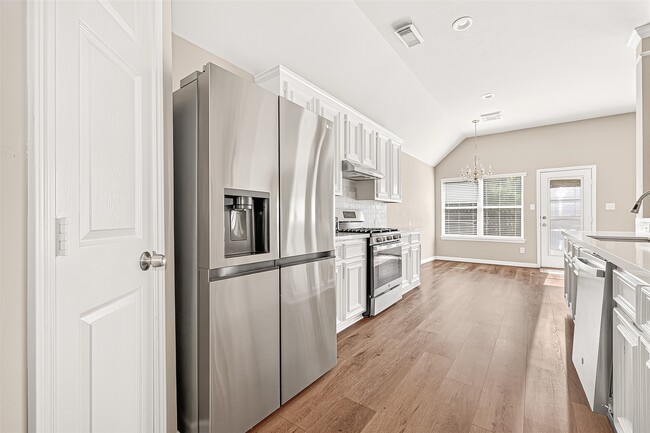 Building Photo - 22523 Cascade Springs Dr