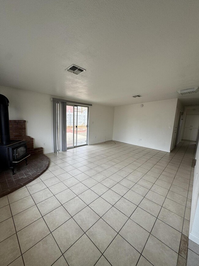 Building Photo - 5958 El Reposo St