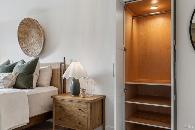 Building Photo - 93 Ashford Ave