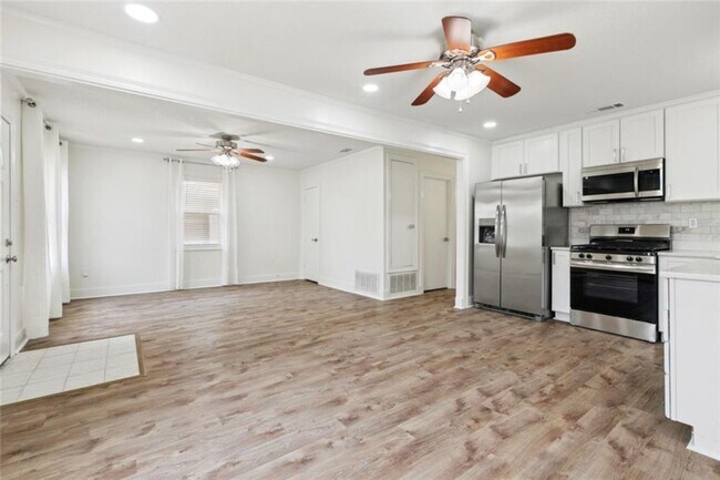 Building Photo - Kent Avenue