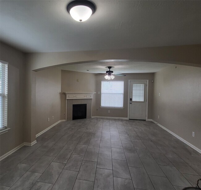 Building Photo - 7302 Legacy Pines Dr