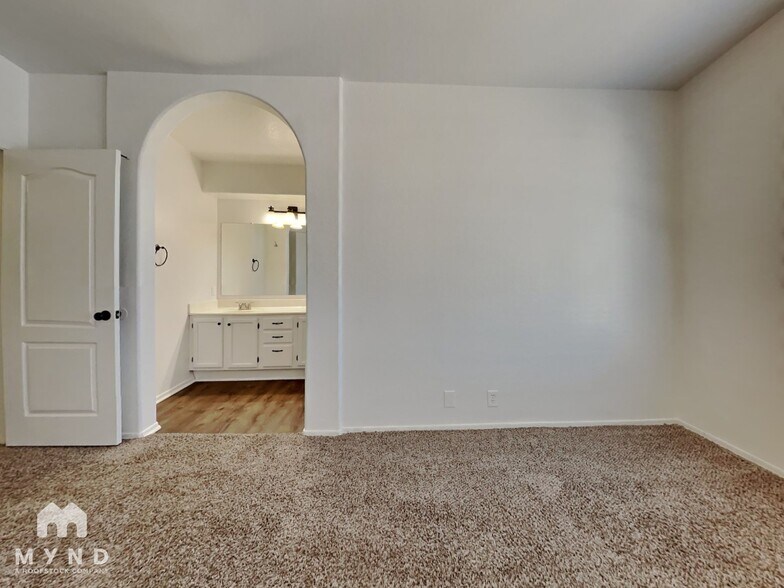 Building Photo - 5862 E Norwood St