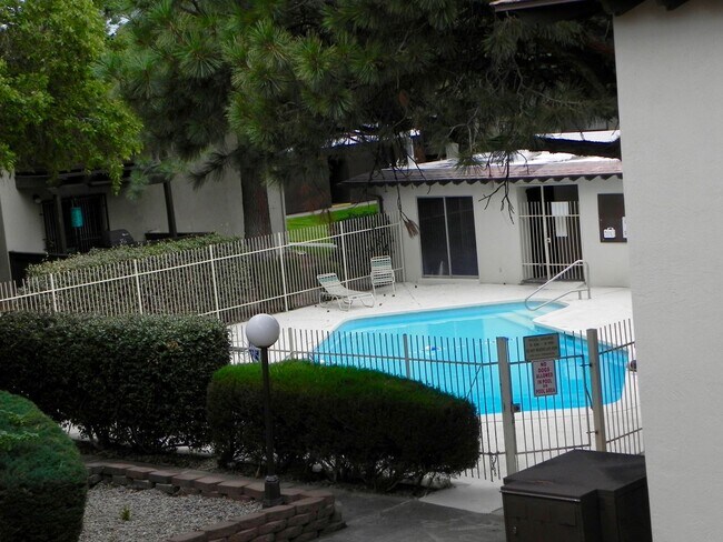 Building Photo - Lovely 2 Bedroom, 2 Bath Condo In The NE!