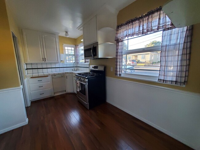 Building Photo - Remodeled 2-bedroom 1 bath plus Bonus Room...