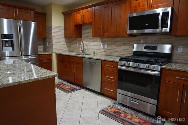 Building Photo - 160 Vasser Dr