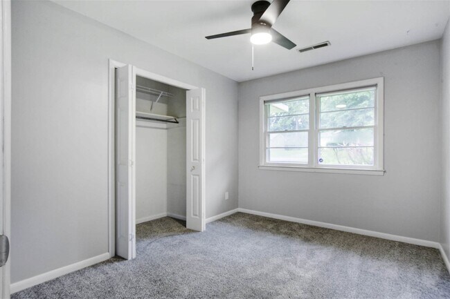 Building Photo - 221 Forest Cir