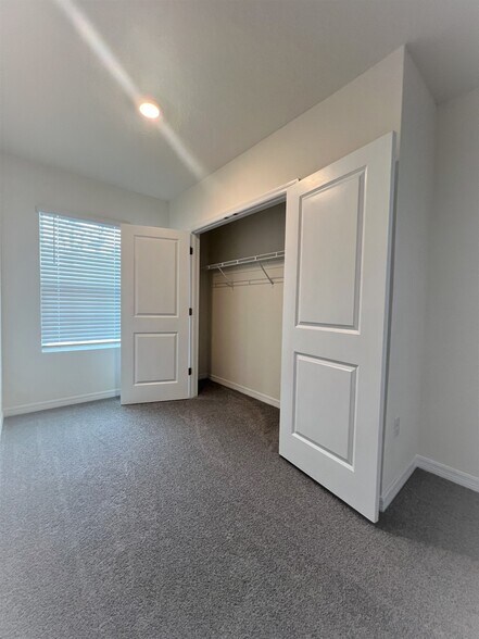Bedroom 2 closet - 5247 Dragonfly Dr