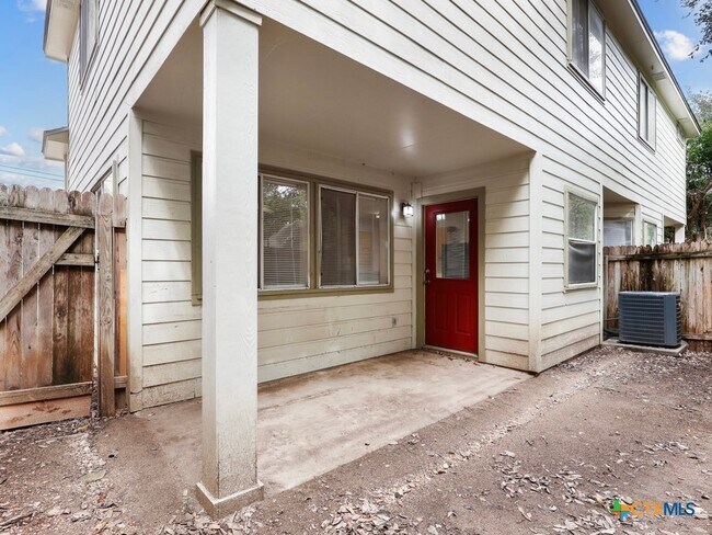 Building Photo - 825 Sagewood Trail