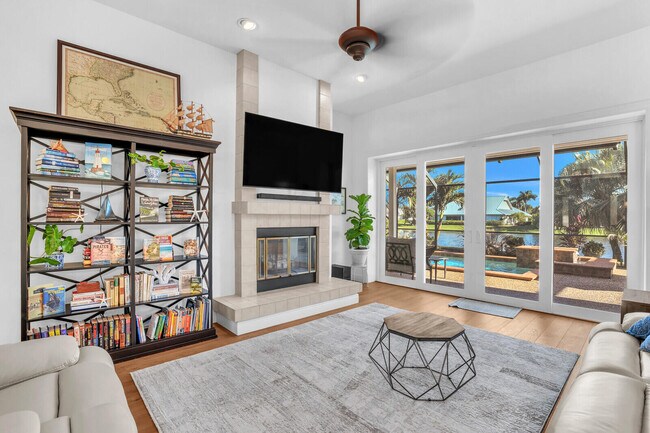 Building Photo - 8951 SE Marina Bay Dr